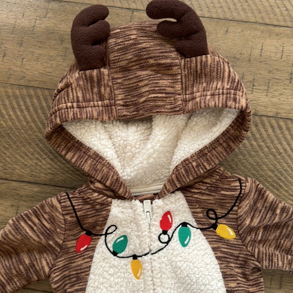 Adorable Reindeer zip up onesie - Picture 4 of 6